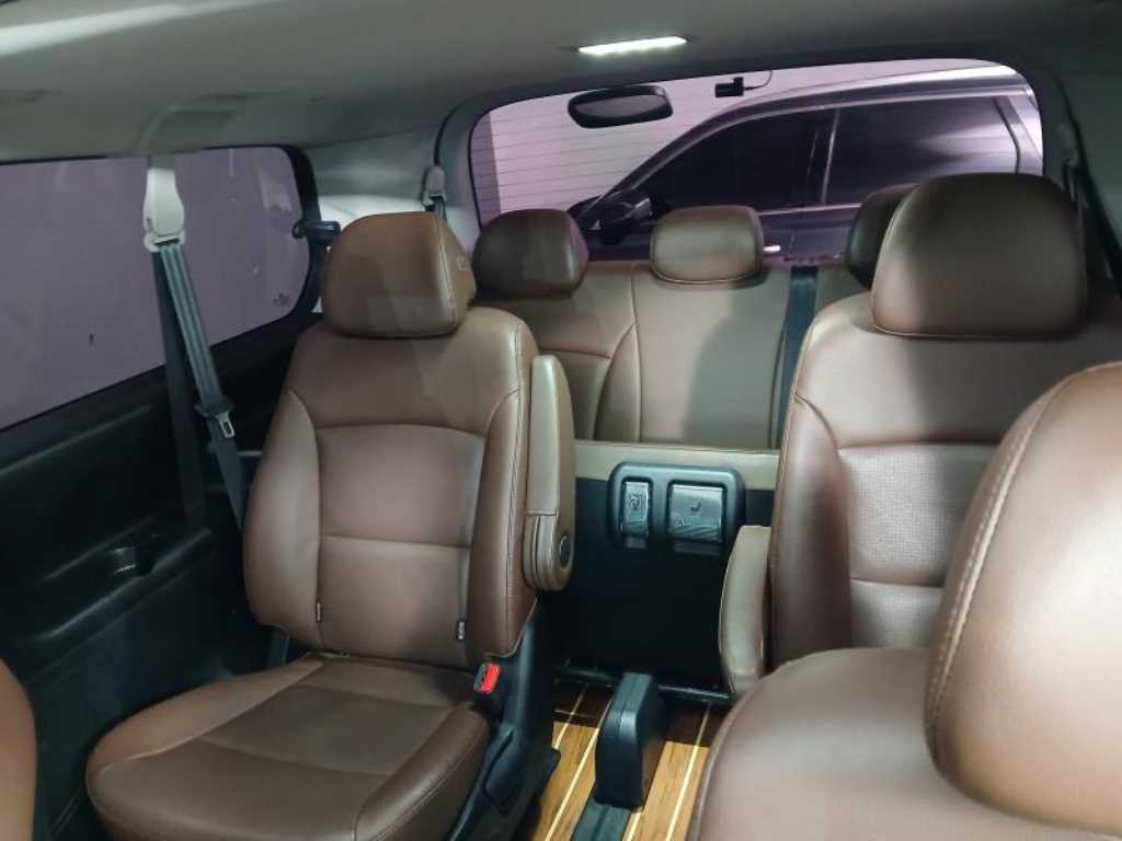 HYUNDAI Starex - Vista 8