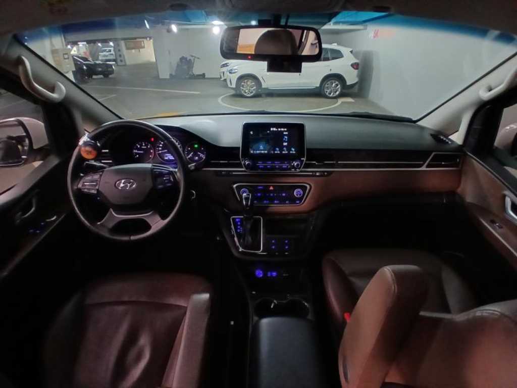 HYUNDAI Starex - Vista 6