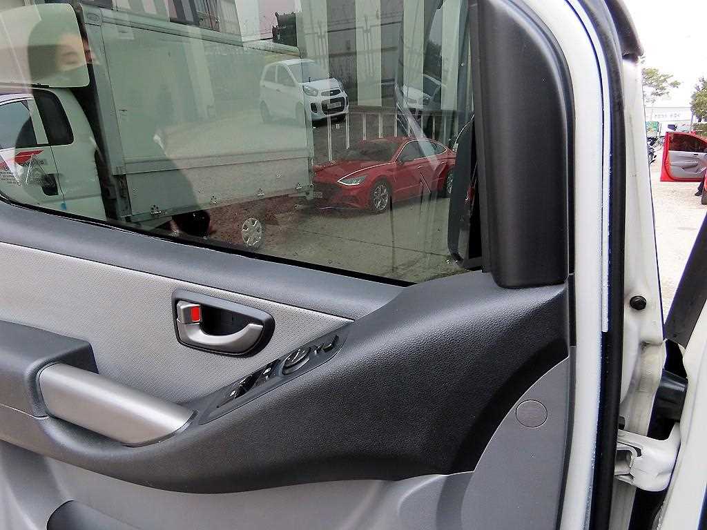 HYUNDAI Starex - Vista 11