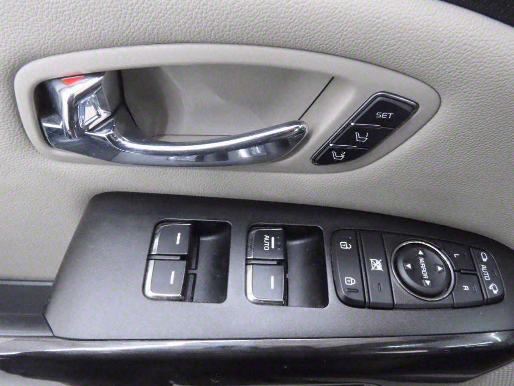 KIA Carnival - Vista 10