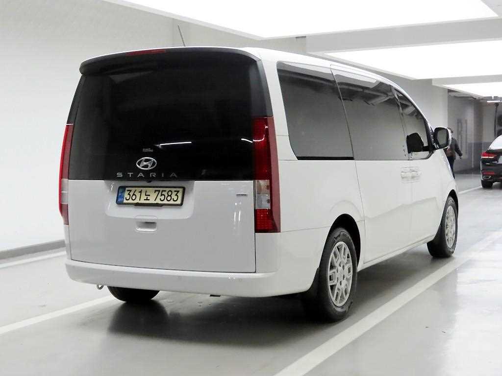 HYUNDAI Staria - Vista 4