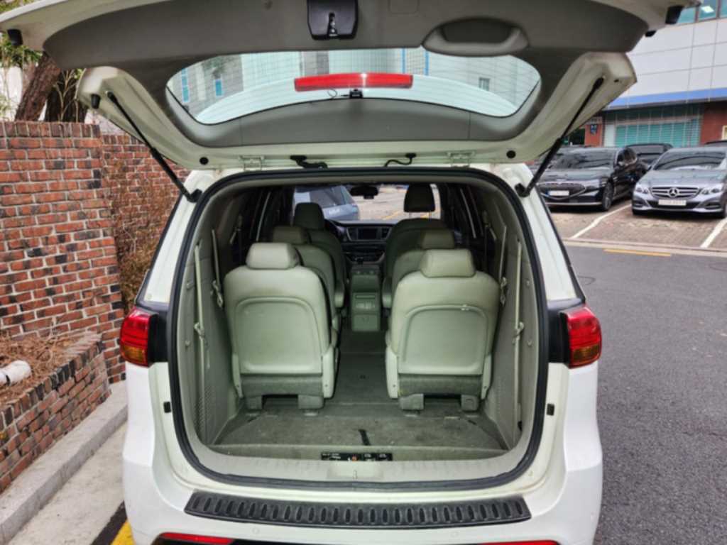 KIA Carnival - Vista 7