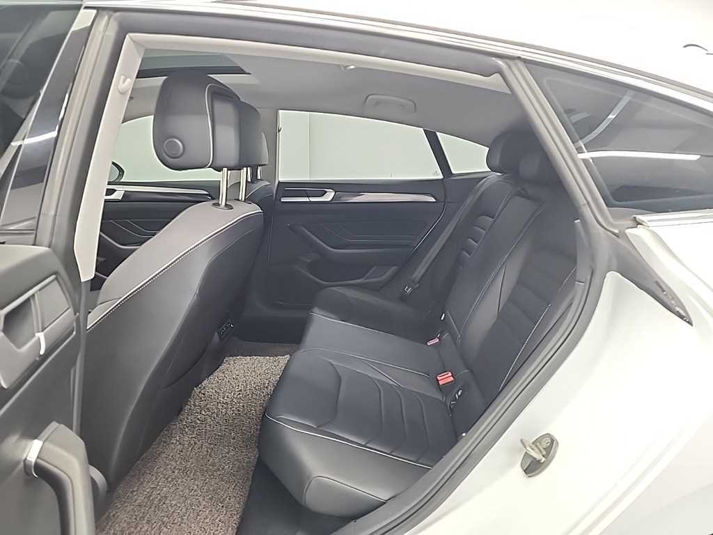 Volkswagen Arteon - Vista 12