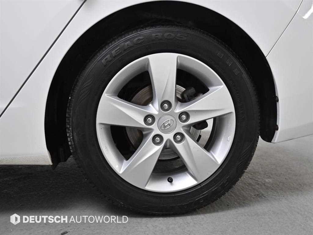 HYUNDAI Avante - Vista 5