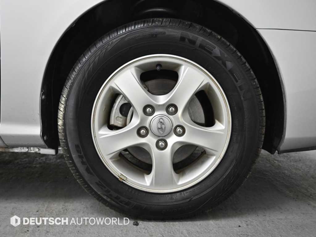 HYUNDAI Avante - Vista 5