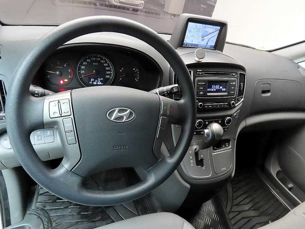 HYUNDAI Starex - Vista 7