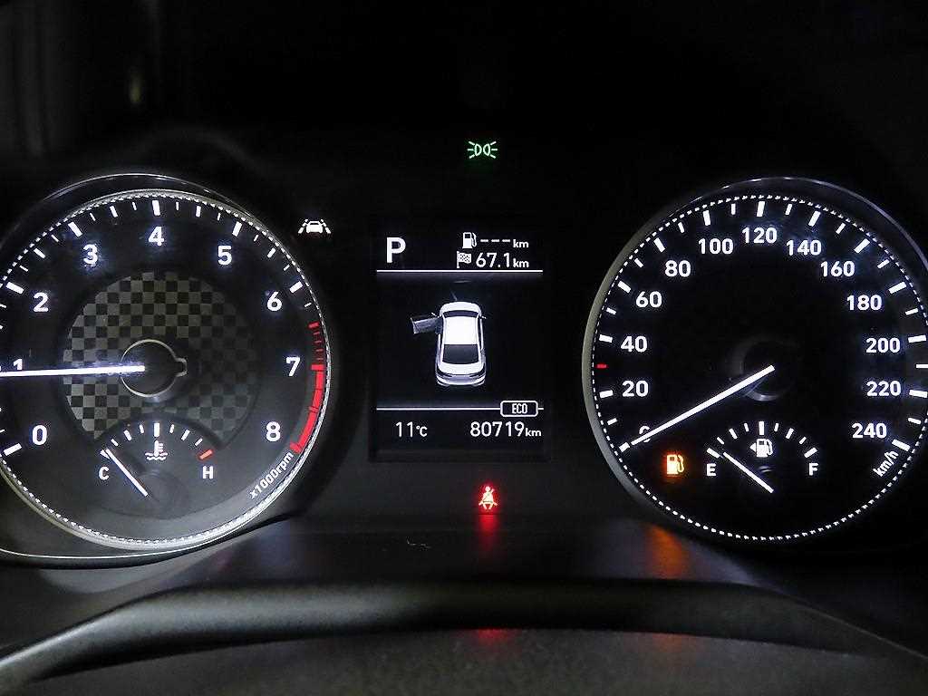 HYUNDAI Avante - Vista 8