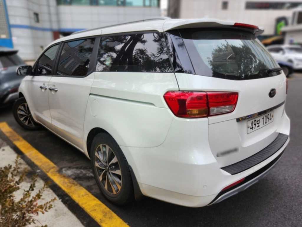 KIA Carnival - Vista 5