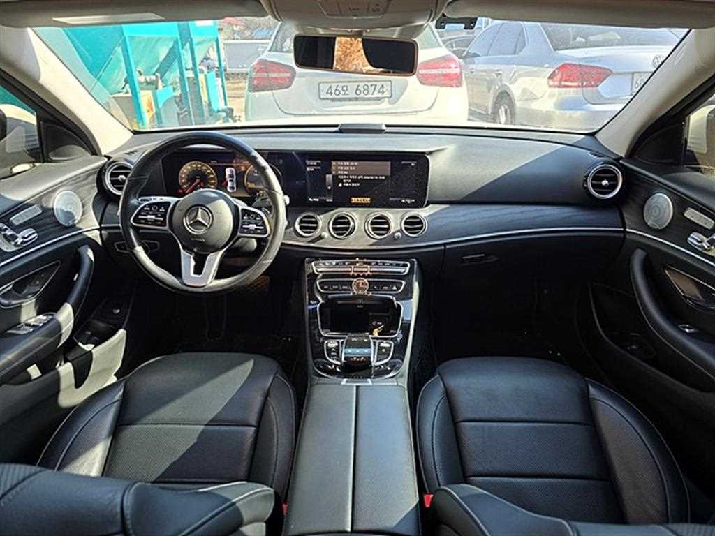 Mercedes Benz E class - Vista 5