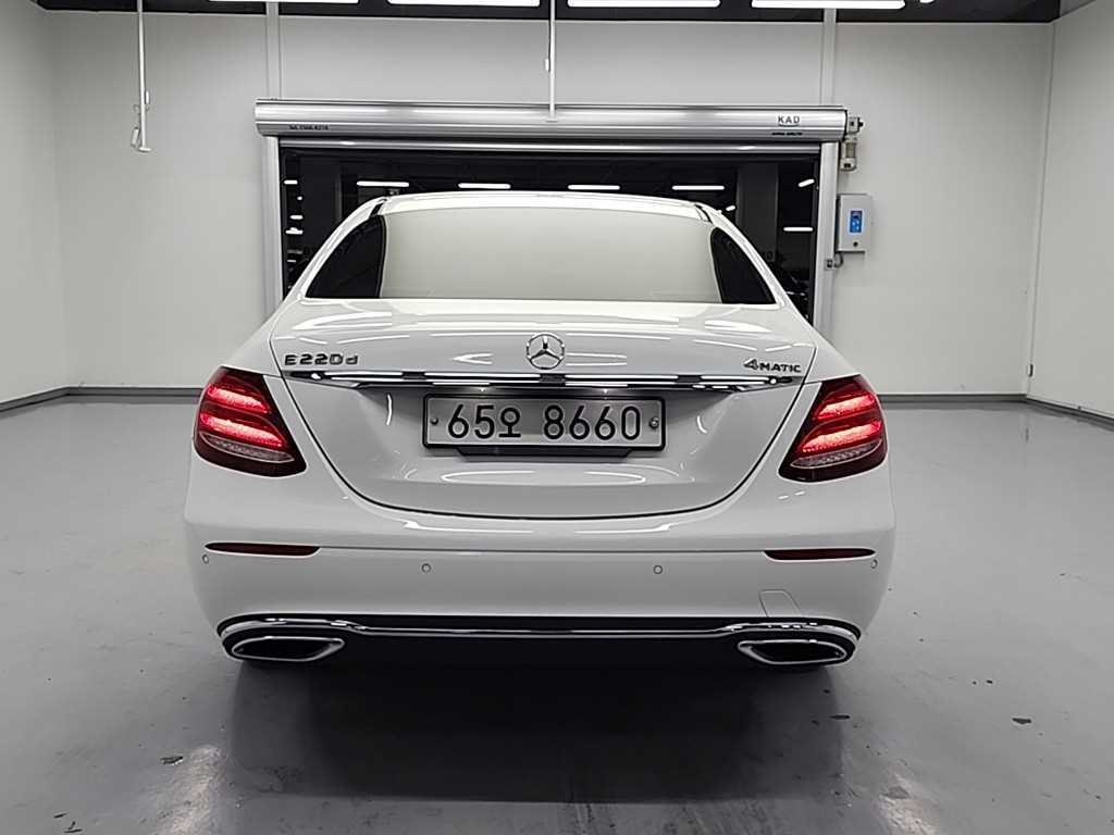 Mercedes Benz E class - Vista 3