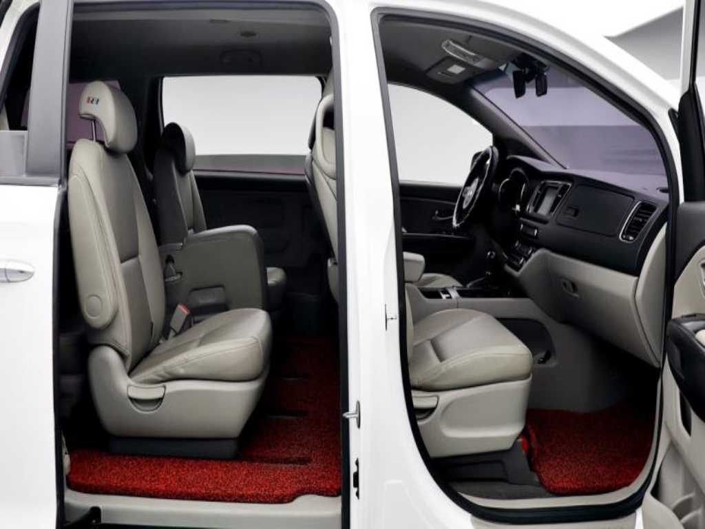 KIA Carnival - Vista 7