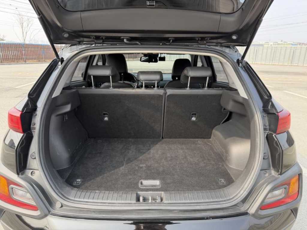 HYUNDAI Kona - Vista 12