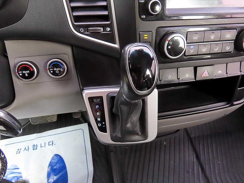 HYUNDAI Solati - Vista 11