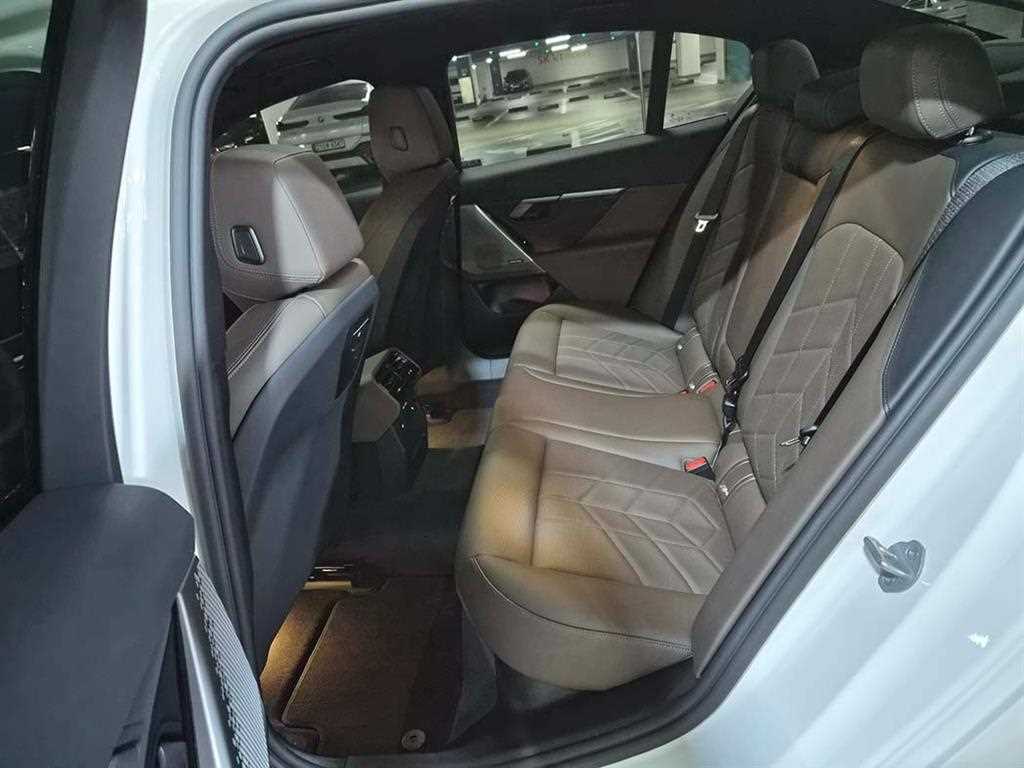 BMW 5 Series - Vista 7