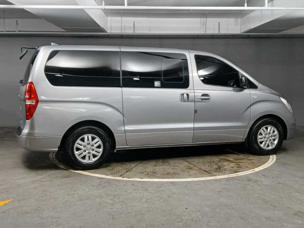 HYUNDAI Starex - Vista 4