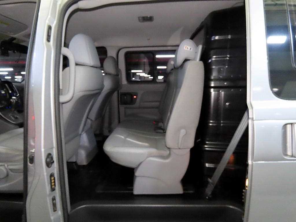 HYUNDAI Starex - Vista 7