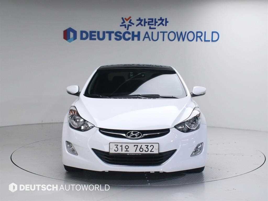 HYUNDAI Avante - Vista 3
