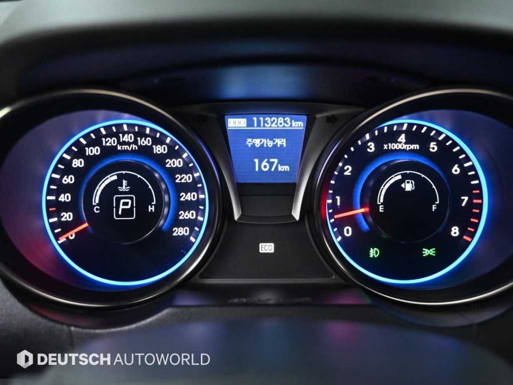 HYUNDAI Genesis - Vista 8