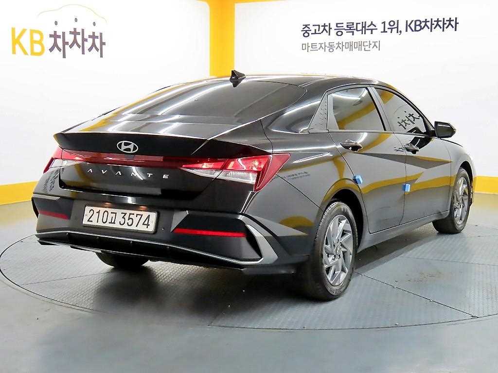 HYUNDAI Avante - Vista 4
