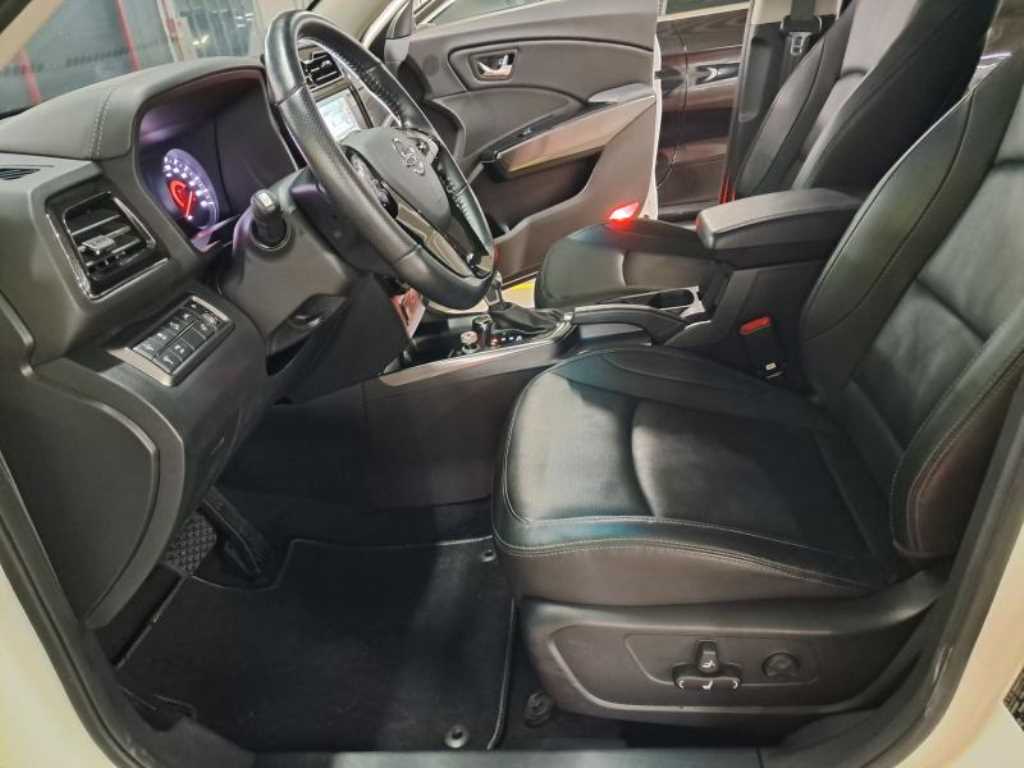 Ssangyong Tivoli 2022 Blanco - Importación desde Corea - HF Imports Iquique - Foto 16