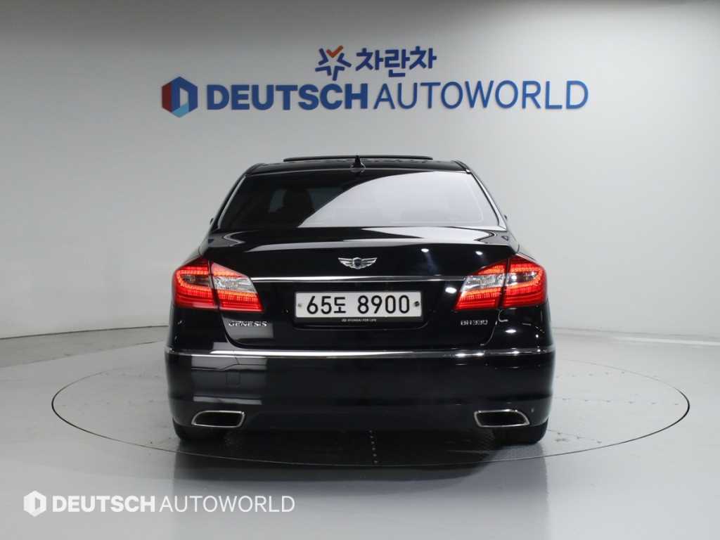 HYUNDAI Genesis - Vista 4