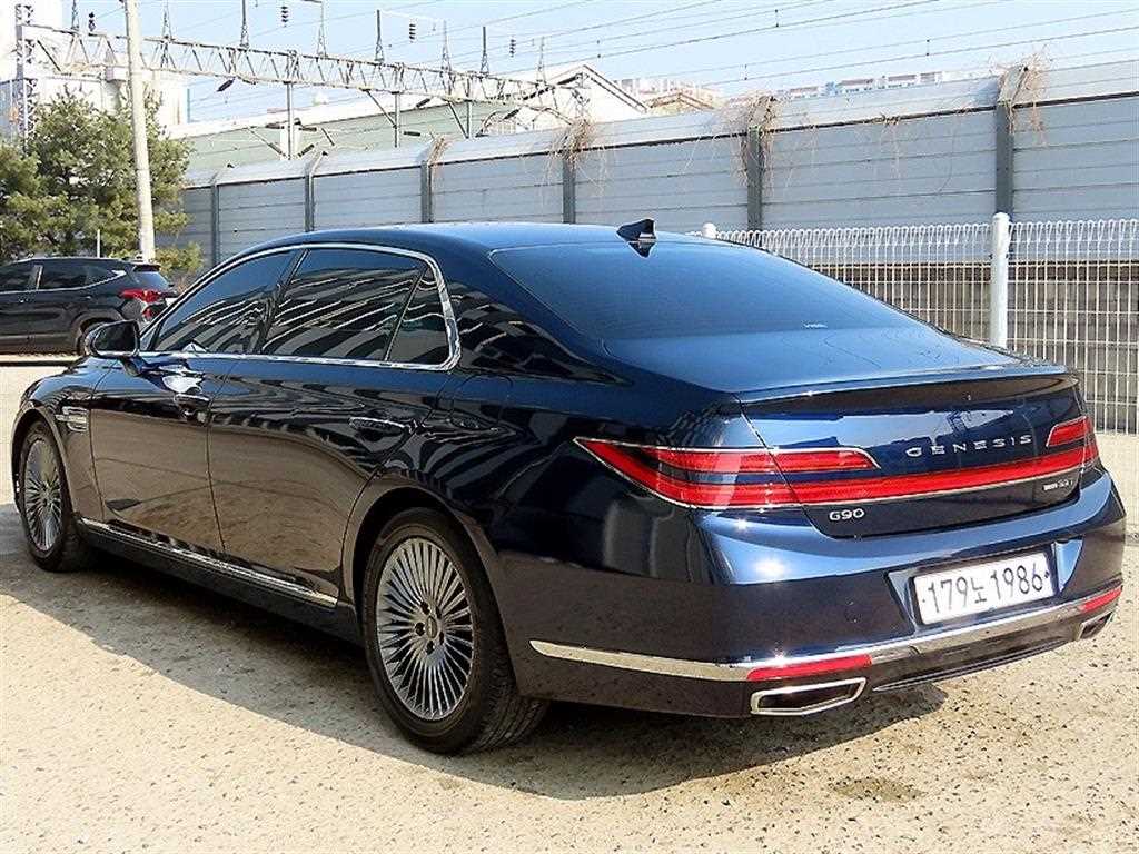 Genesis G90 - Vista 3