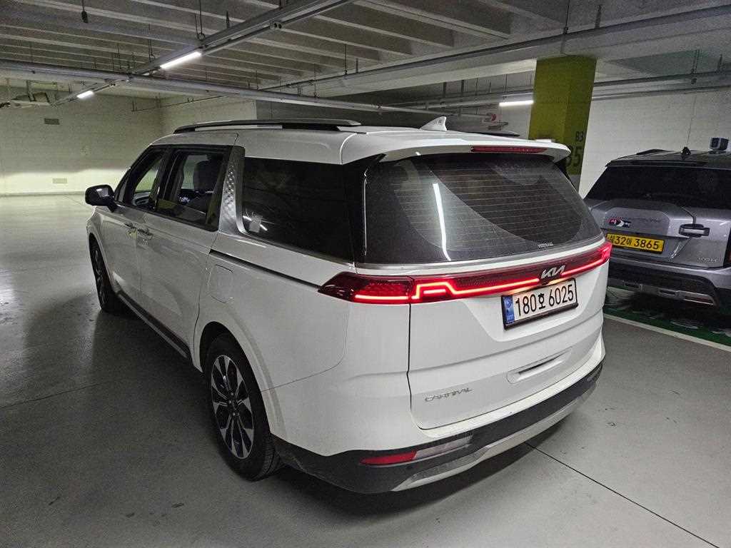 KIA Carnival - Vista 5