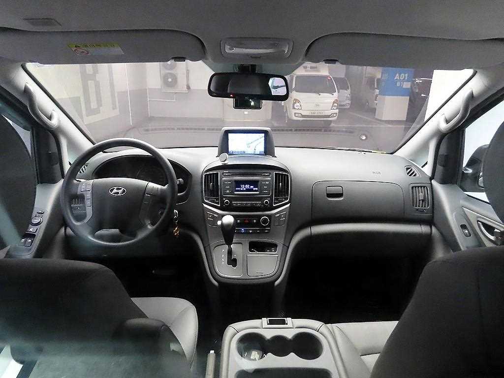HYUNDAI Starex - Vista 8