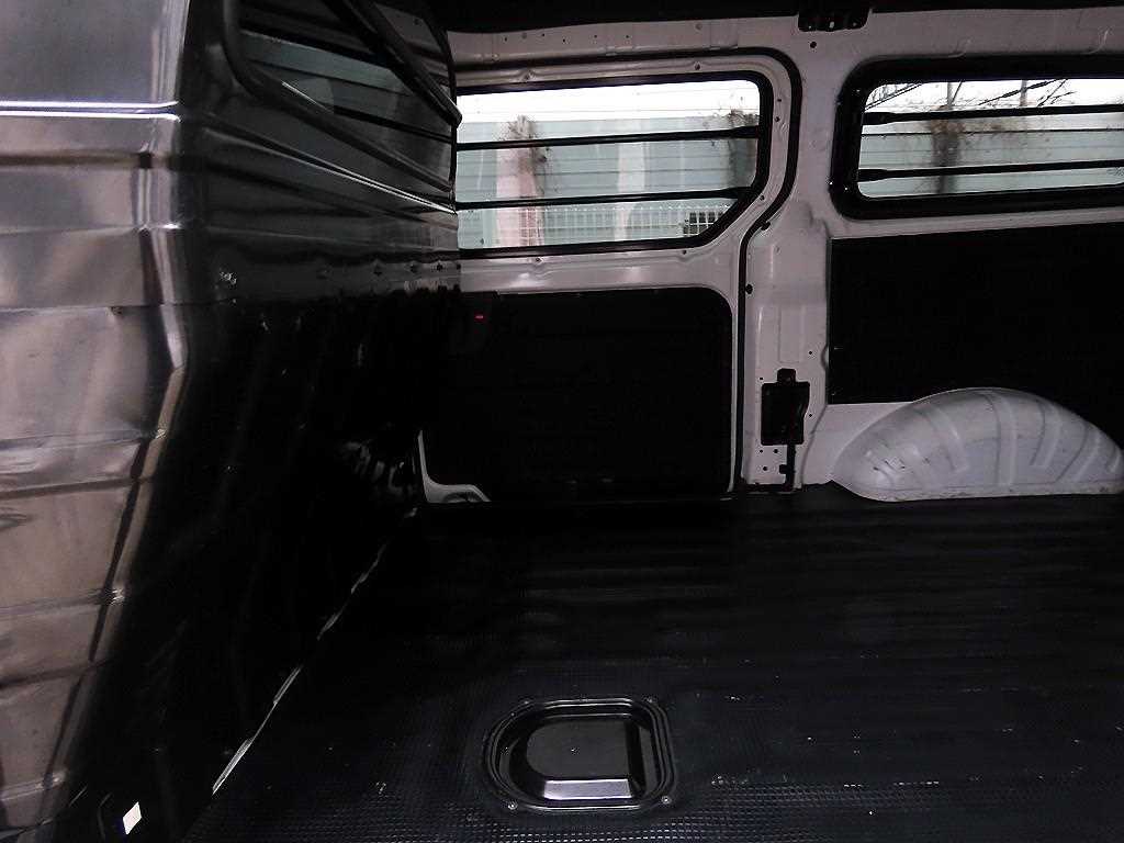 HYUNDAI Starex - Vista 6