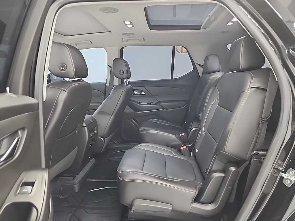 Chevrolet Travers - Vista 12