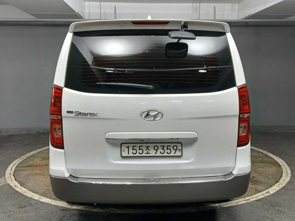 HYUNDAI Starex - Vista 5