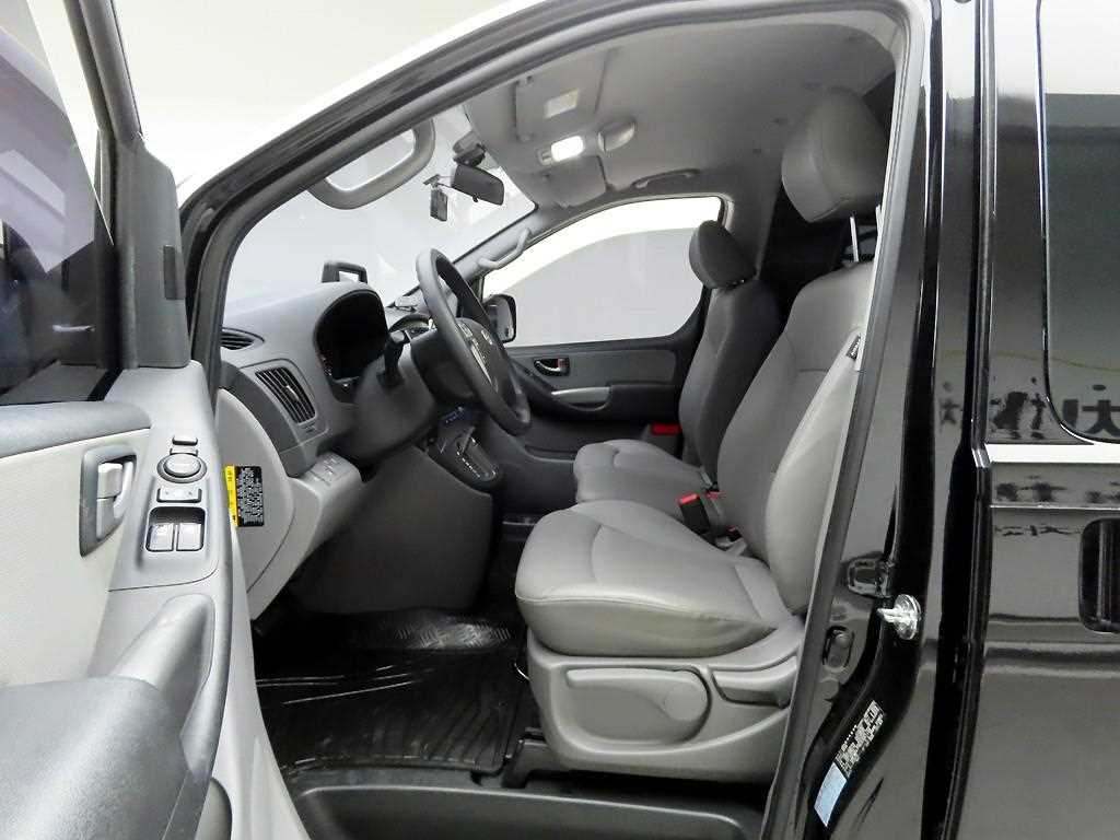 HYUNDAI Starex - Vista 6