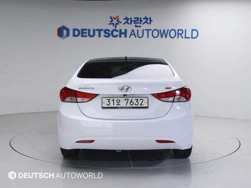 HYUNDAI Avante - Vista 4