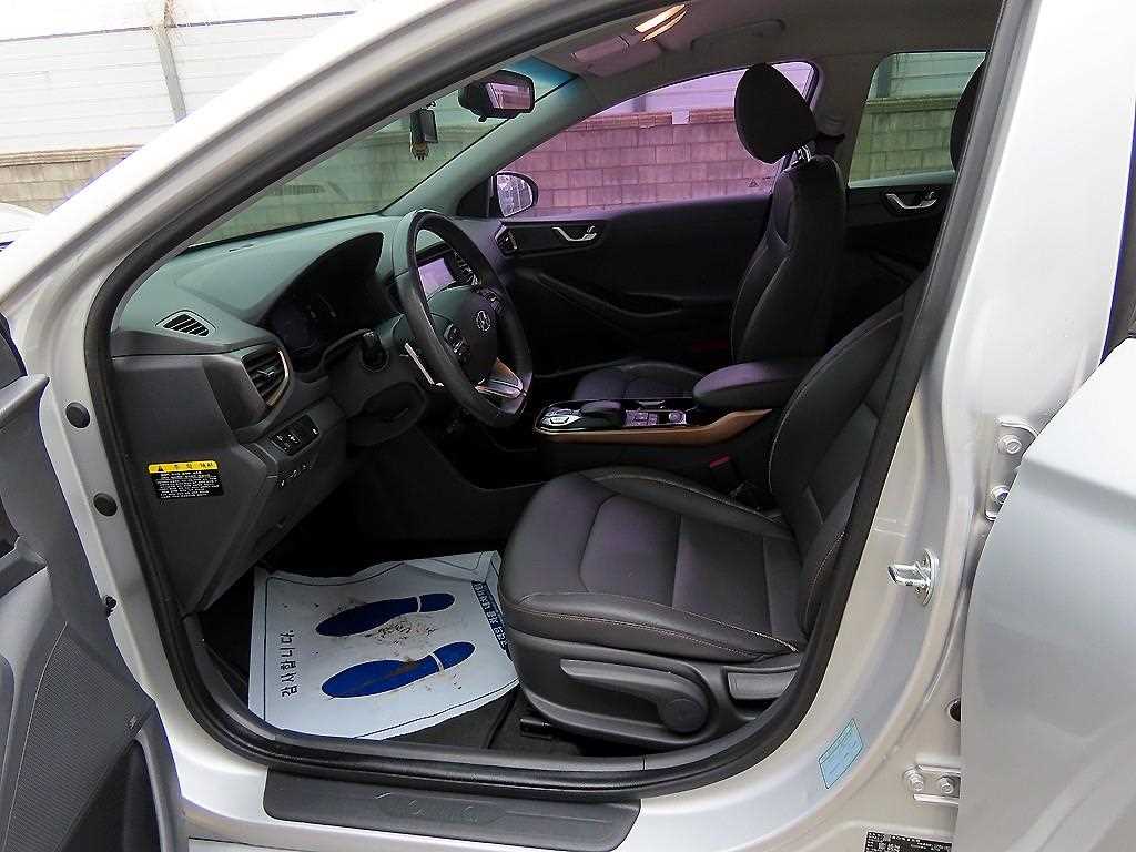 HYUNDAI Ioniq - Vista 5