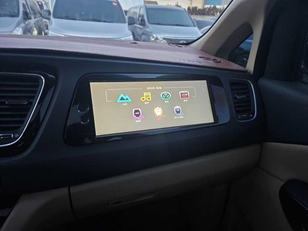 KIA Carnival - Vista 12