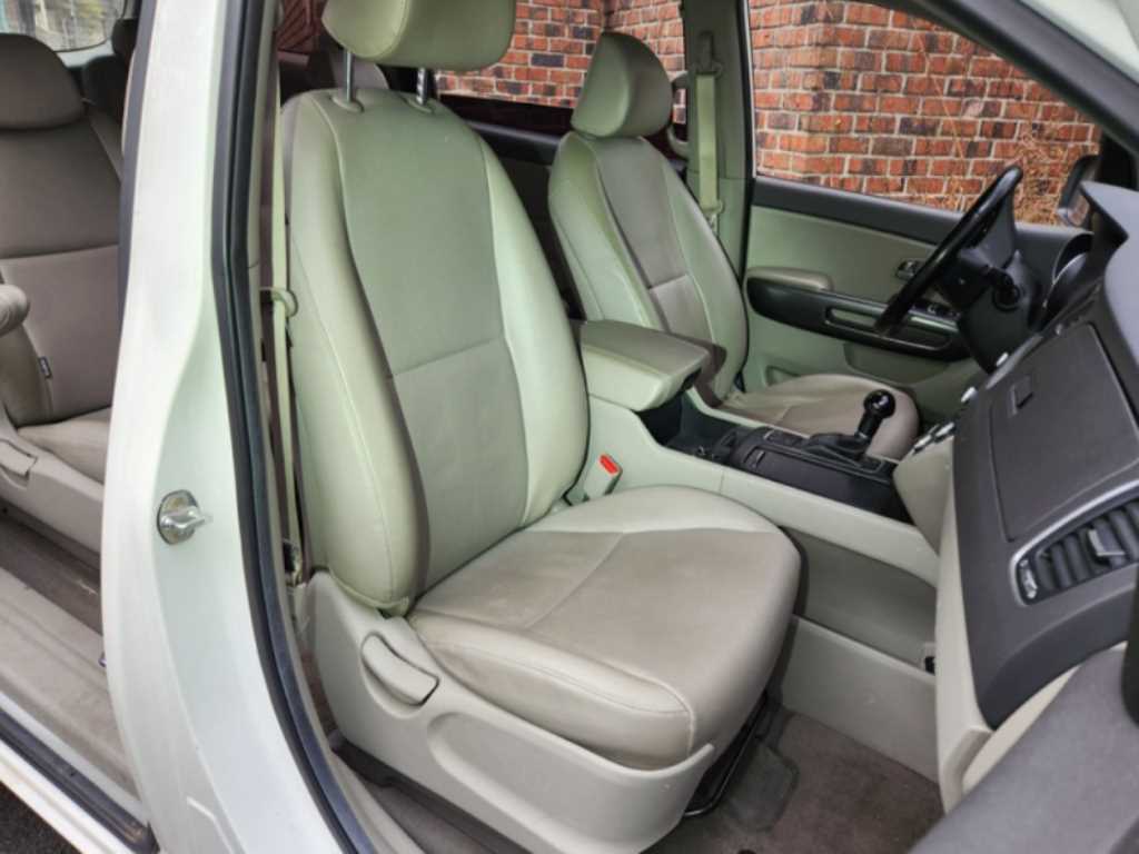 KIA Carnival - Vista 11