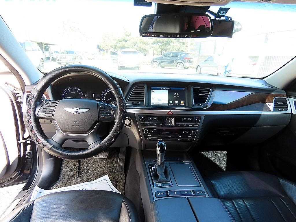 HYUNDAI Genesis - Vista 7