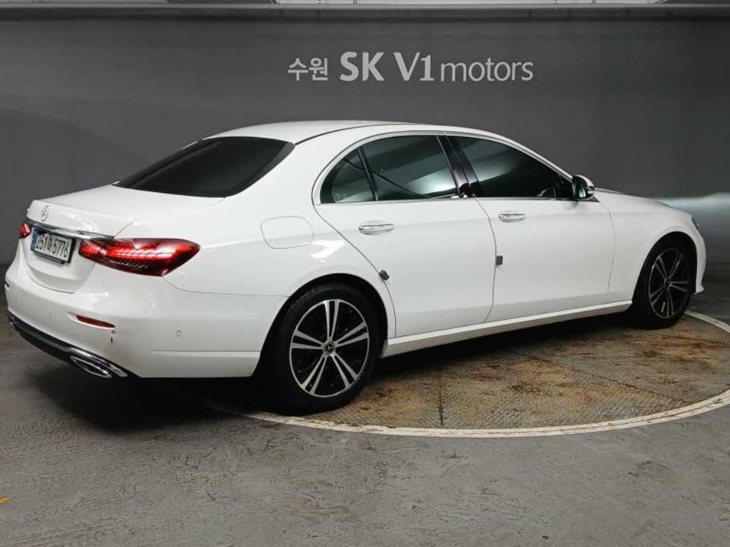 Mercedes Benz E class - Vista 3