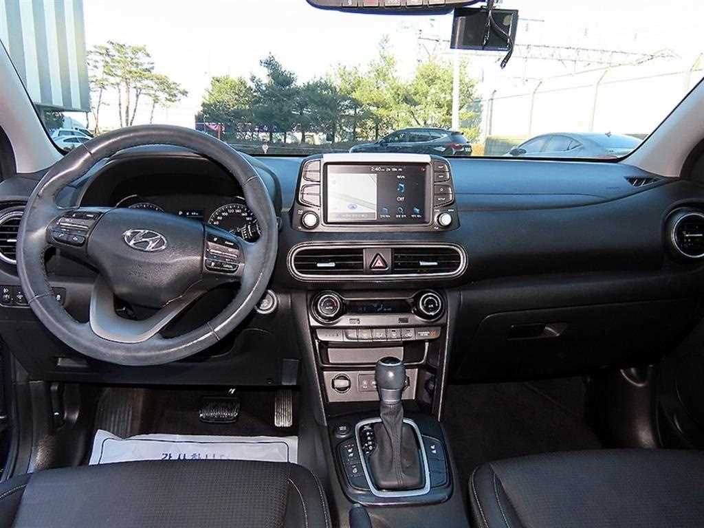 HYUNDAI Kona - Vista 7