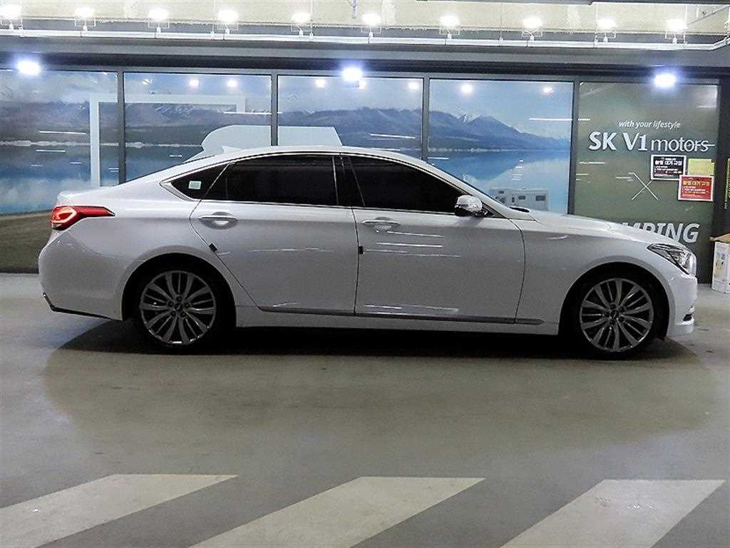 HYUNDAI Genesis - Vista 3