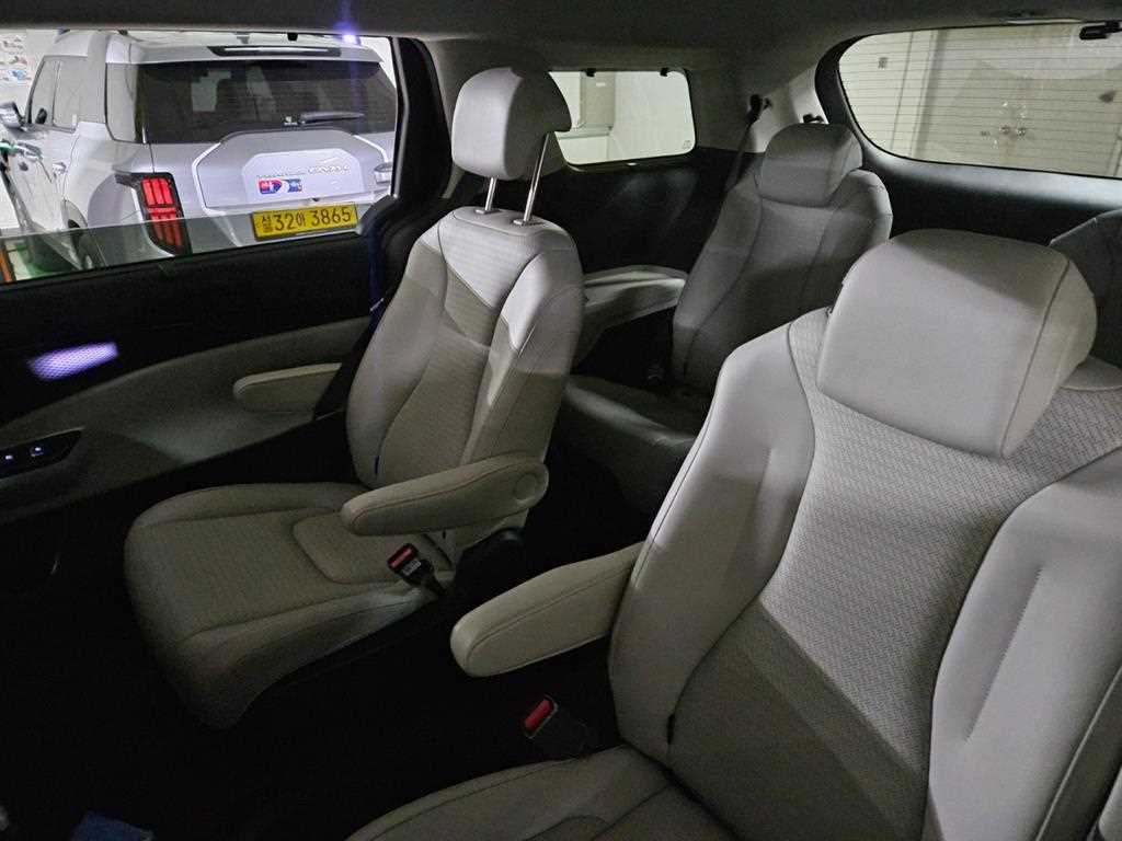 KIA Carnival - Vista 7