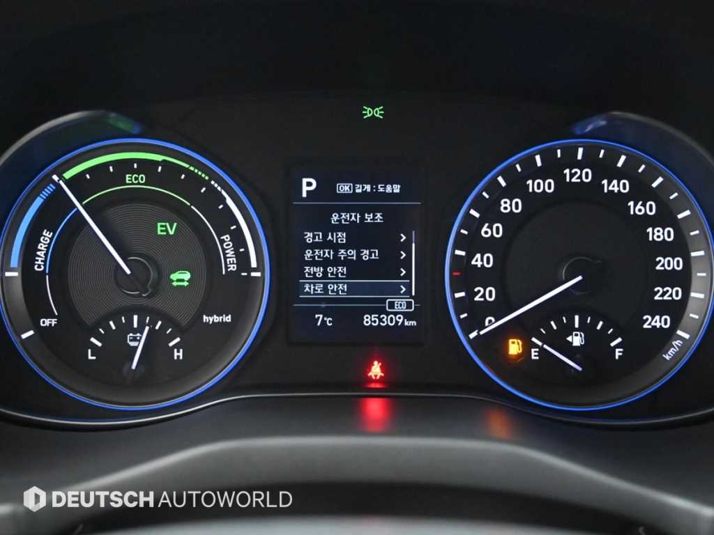 HYUNDAI Kona - Vista 8