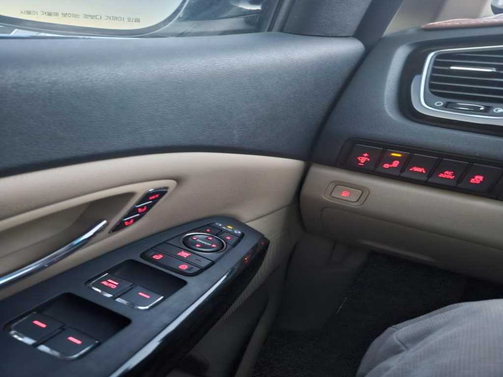 KIA Carnival - Vista 10