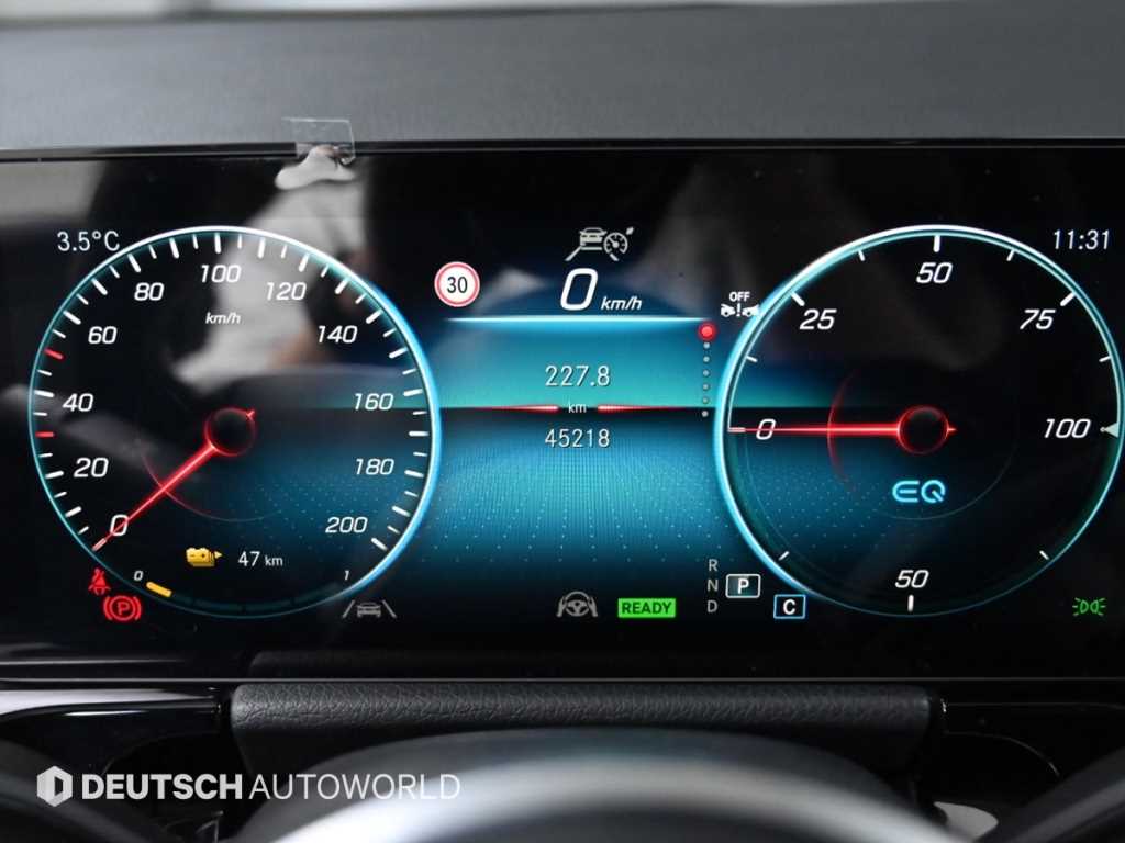 Mercedes Benz EQA - Vista 8