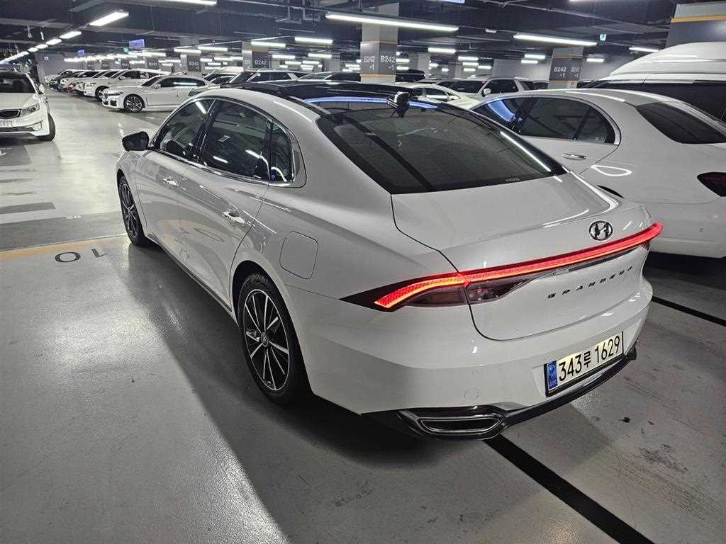 HYUNDAI Grandeur - Vista 4