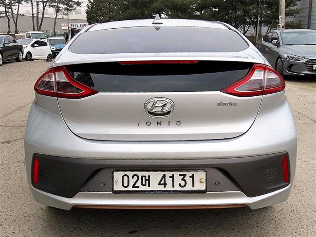 HYUNDAI Ioniq - Vista 4