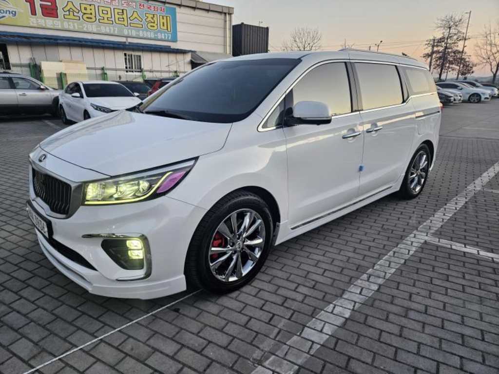 KIA Carnival - Vista 4