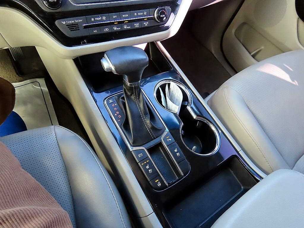 KIA Carnival - Vista 10
