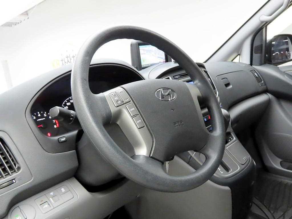 HYUNDAI Starex - Vista 7