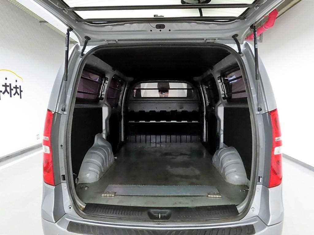 HYUNDAI Starex - Vista 5